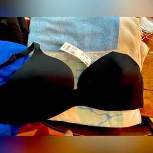 Uniqlo wireless 3d hold bra black 30 32 ddd/g NWT